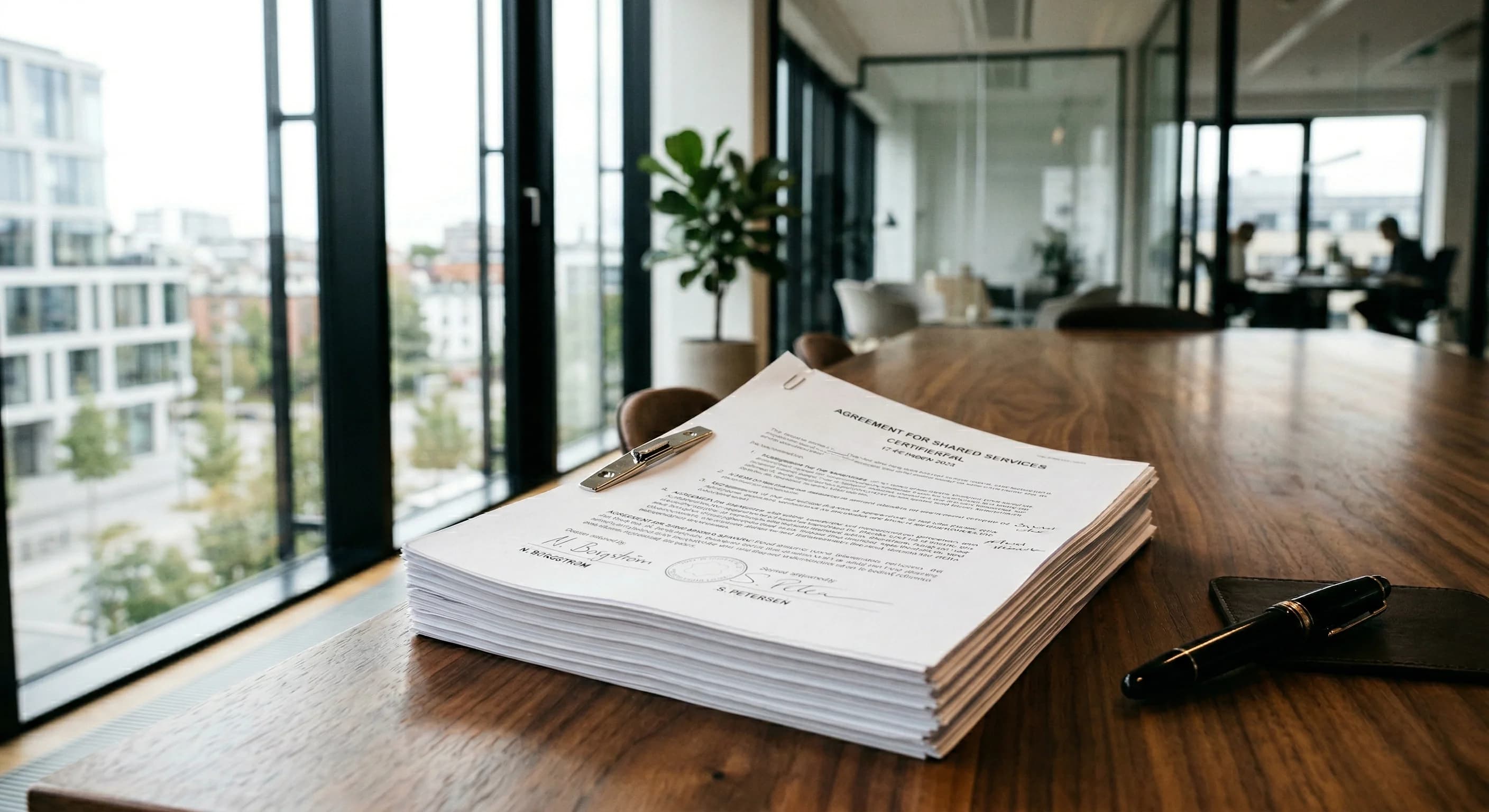 Nye afgørelser fra Sø- og Handelsretten, Skatterådet og Klagenævnet for Udbud sætter streg under ledelsens ansvar for præcision i aftaler. Sagerne illustrerer, hvordan utydelige forlig, igangværende skattekontroller og uskarpe tilbud kan få vidtrækkende juridiske og økonomiske konsekvenser for virksomheder.